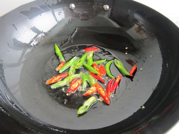 雙椒炒面筋的做法-家常味炒菜譜-易網(wǎng)健康養(yǎng)生網(wǎng) 雙椒炒面筋的做法-家常味炒菜譜