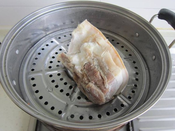 萵筍燜臘肉的做法-家常味燜菜譜