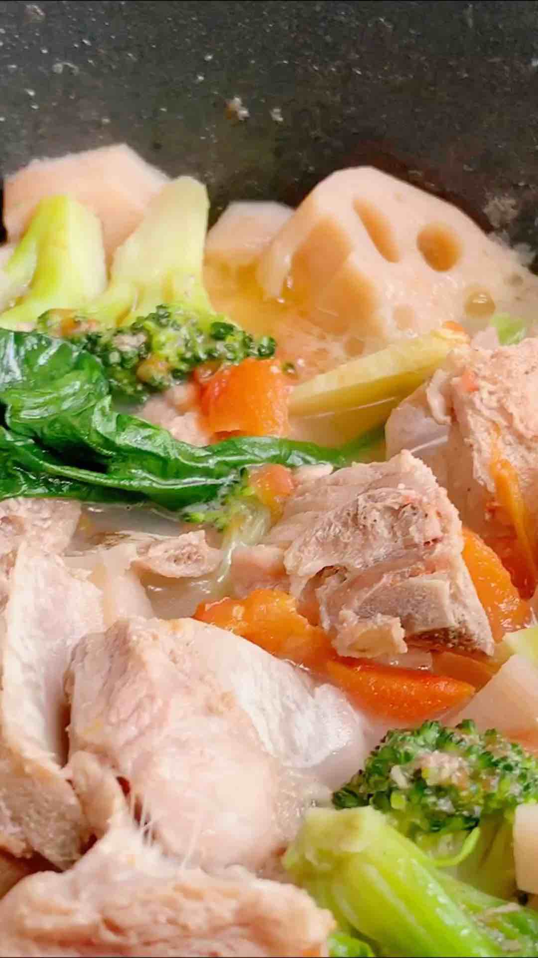 蓮藕燉排骨的做法-家常味燉菜譜-易網(wǎng)健康養(yǎng)生網(wǎng) 蓮藕燉排骨的做法-家常味燉菜譜