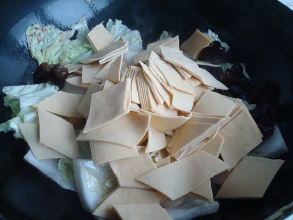 千張白菜亂燉的做法-家常味燉菜譜