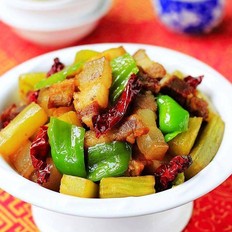 萵筍燜臘肉的做法-家常味燜菜譜