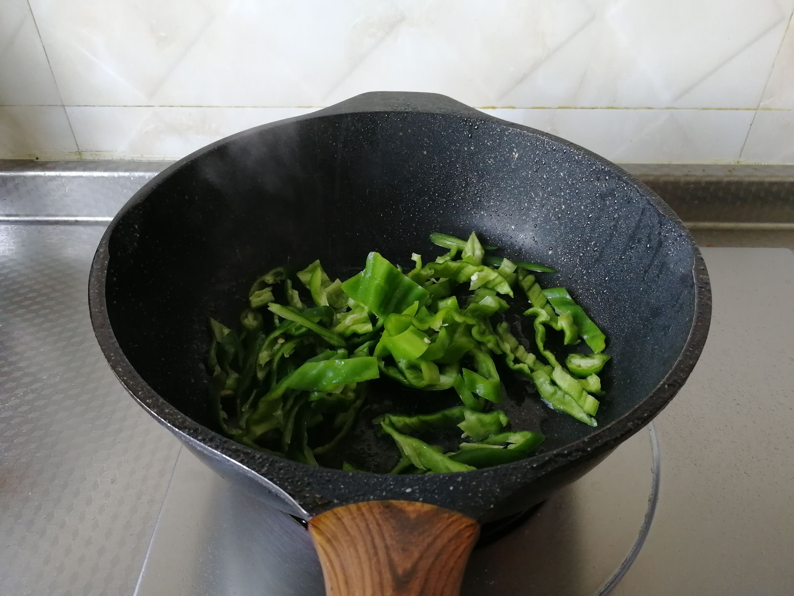 青椒炒肉絲的做法-咸鮮味炒菜譜