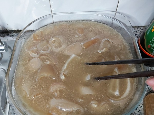 自制豬皮凍的做法-家常味砂鍋菜譜