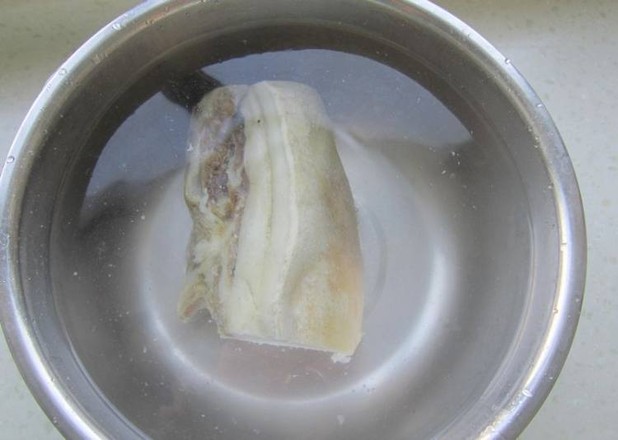 萵筍燜臘肉的做法-家常味燜菜譜