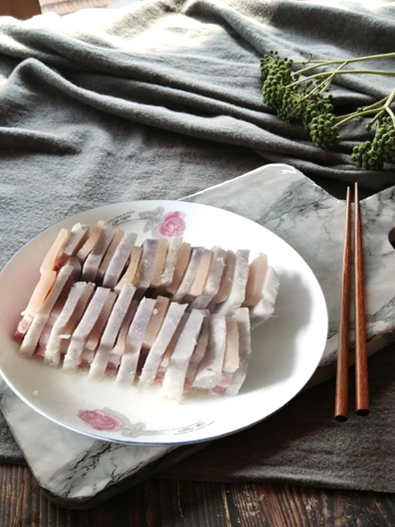 咸肉蒸芋頭的做法-咸鮮味蒸菜譜-易網健康養生網 咸肉蒸芋頭的做法-咸鮮味蒸菜譜