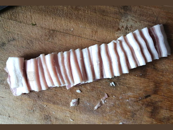 咸肉蒸芋頭的做法-咸鮮味蒸菜譜-易網<a href=http://www.gyfww.com/ target=_blank class=infotextkey>健康養生</a>網 咸肉蒸芋頭的做法-咸鮮味蒸菜譜