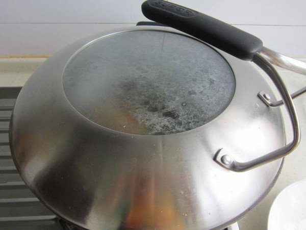 萵筍燜臘肉的做法-家常味燜菜譜