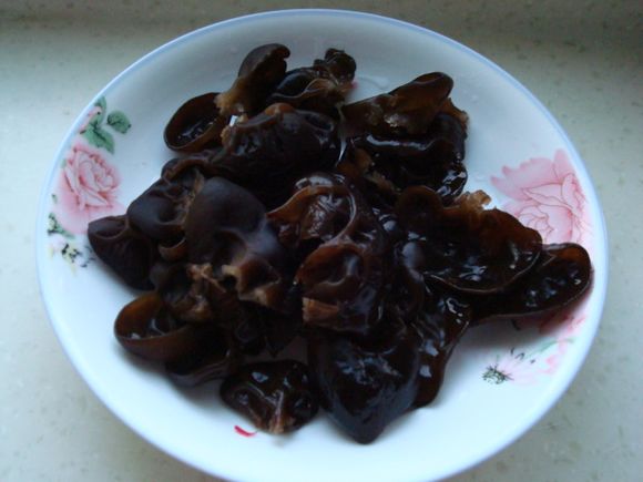 紅蘿卜黑木耳炒肉的做法-家常味炒菜譜