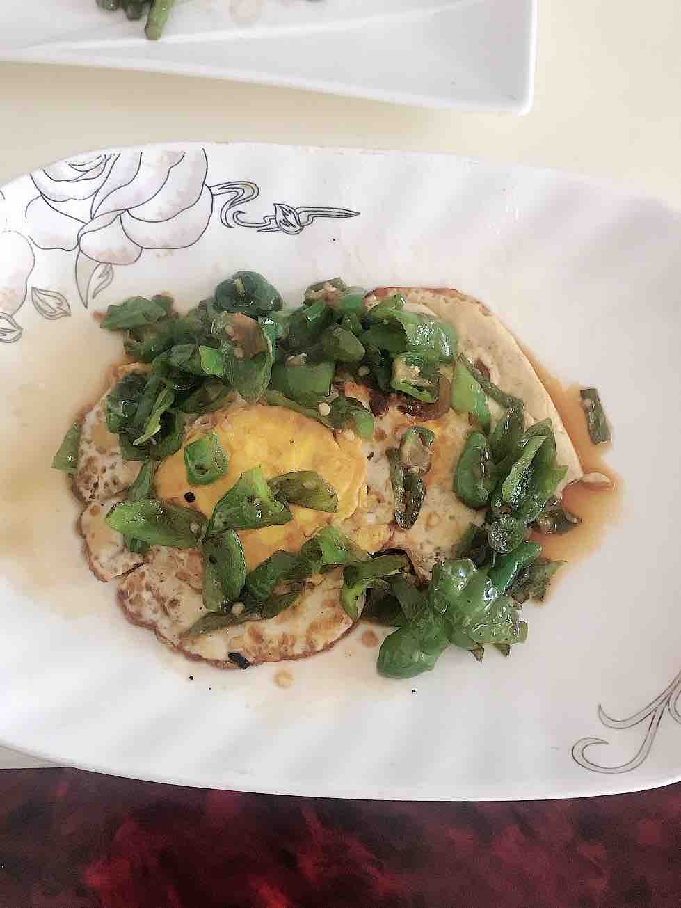 荷包蛋辣椒的做法-咸鮮味炒菜譜