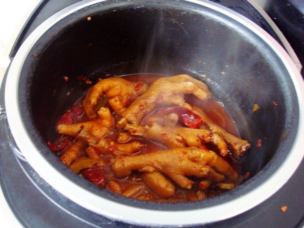 電飯煲燜雞爪的做法-麻辣味燜菜譜