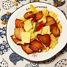 臘肉燜冬筍的做法-家常味燜菜譜