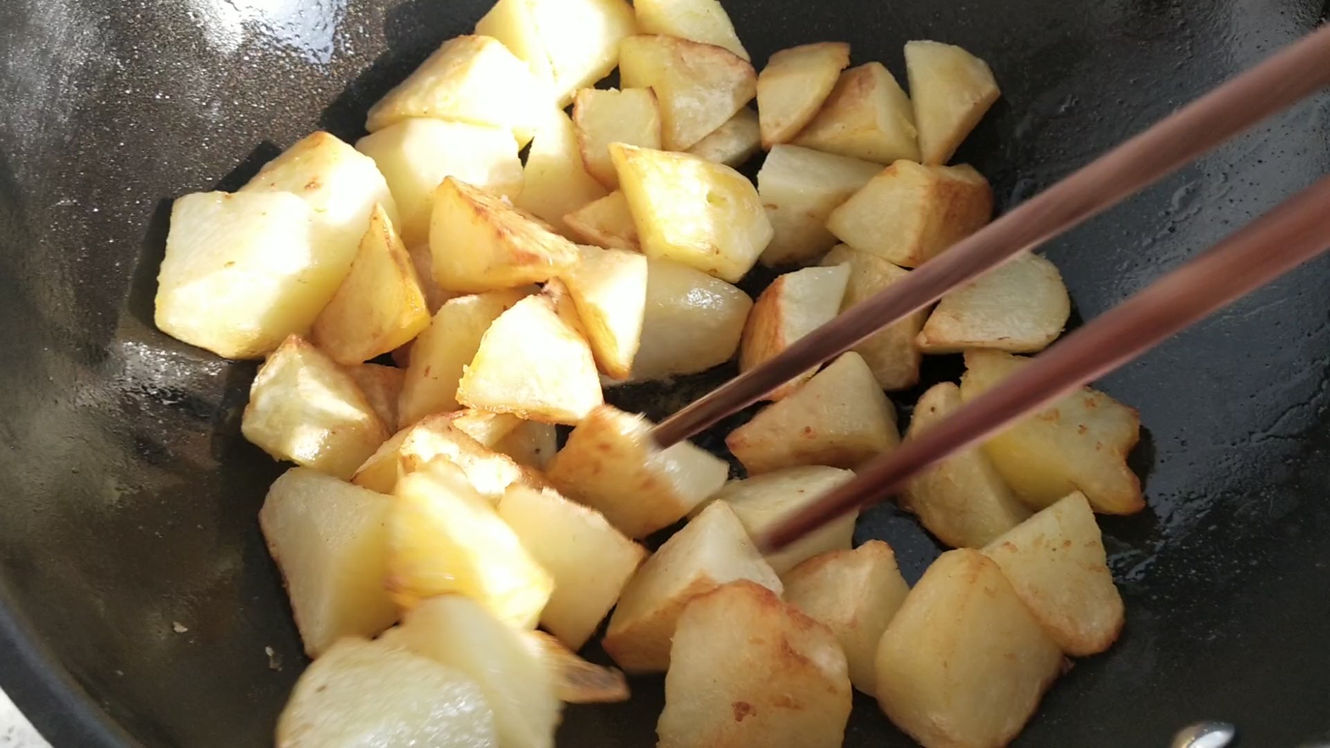 孜然土豆塊的做法-家常味炒菜譜-易網健康養生網 孜然土豆塊的做法-家常味炒菜譜