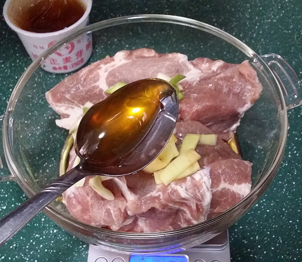 蜜汁叉燒的做法-醬香味鹵菜譜