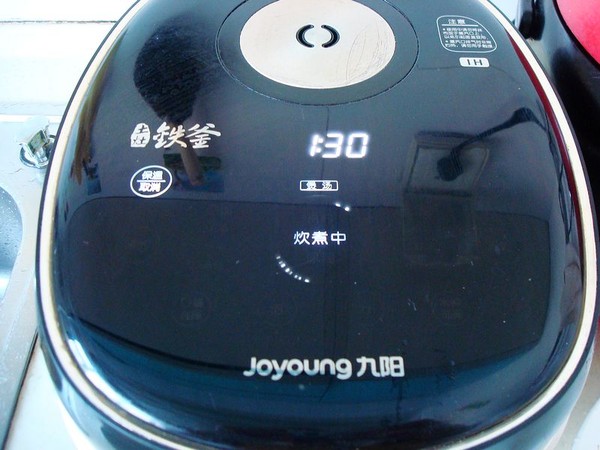 電飯煲荸薺燉雞的做法-家常味燉菜譜