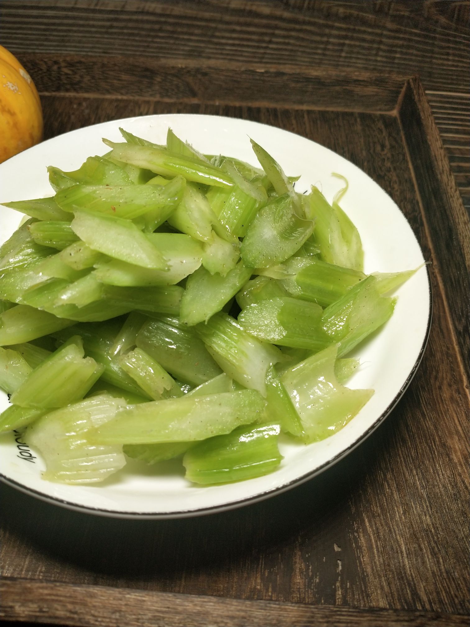 素炒西芹的做法-家常味炒菜譜