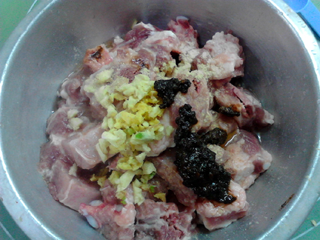 香芋蒸排骨的做法-家常味蒸菜譜