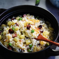 臘肉土豆燜飯的做法-家常味燜菜譜
