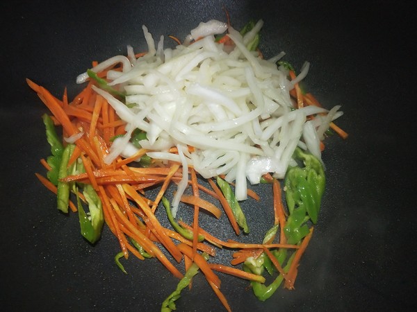 豬皮炒三絲的做法-家常味炒菜譜