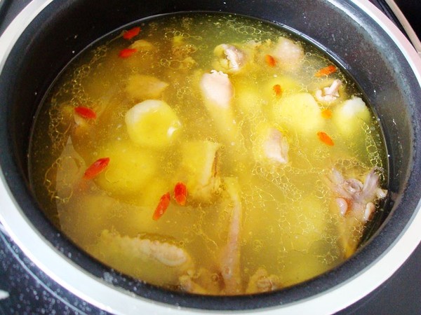 電飯煲荸薺燉雞的做法-家常味燉菜譜