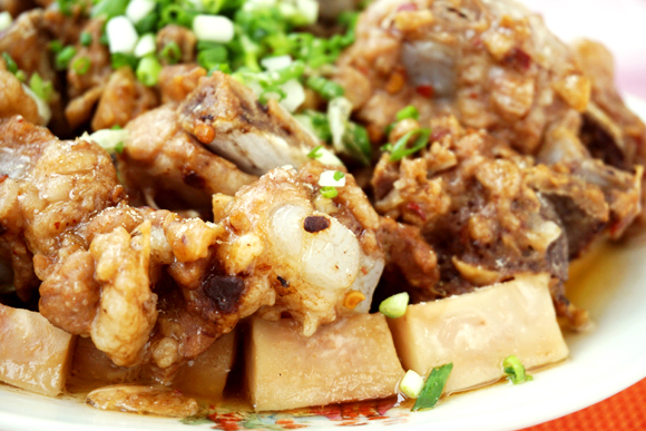 香芋蒸排骨的做法-家常味蒸菜譜