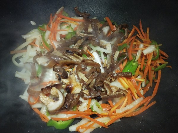 豬皮炒三絲的做法-家常味炒菜譜