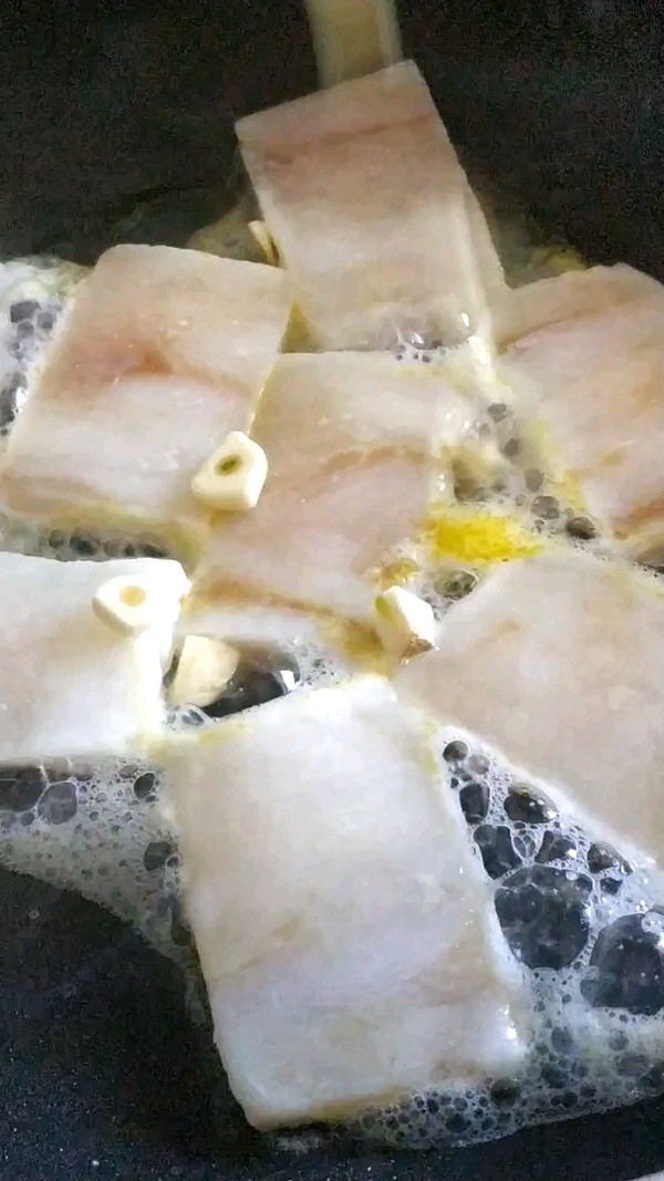 煎明太魚(yú)塊的做法-咸鮮味煎菜譜