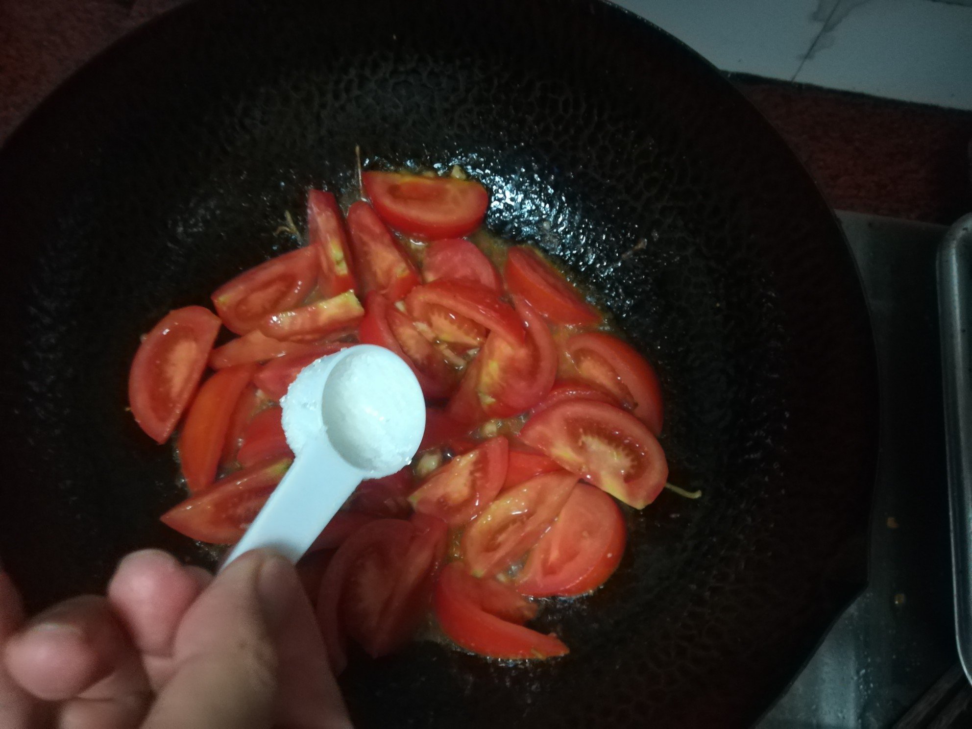 番茄炒牛肉的做法-家常味炒菜譜