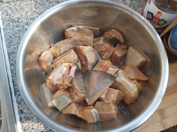 香酥老板魚的做法-家常味炸菜譜