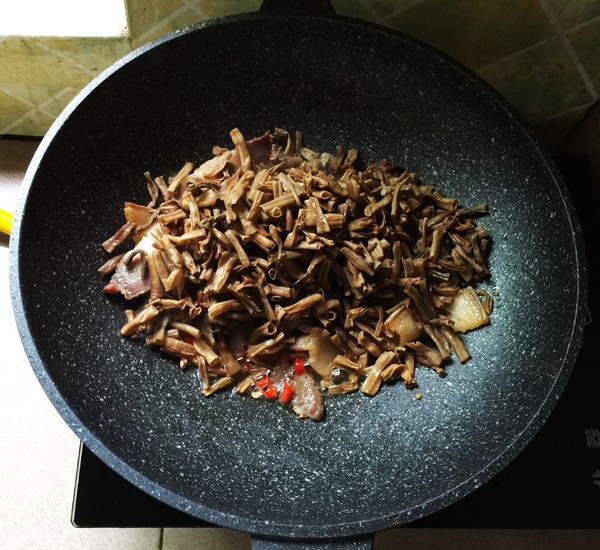 干豆角炒臘肉的做法-咸鮮味燉菜譜