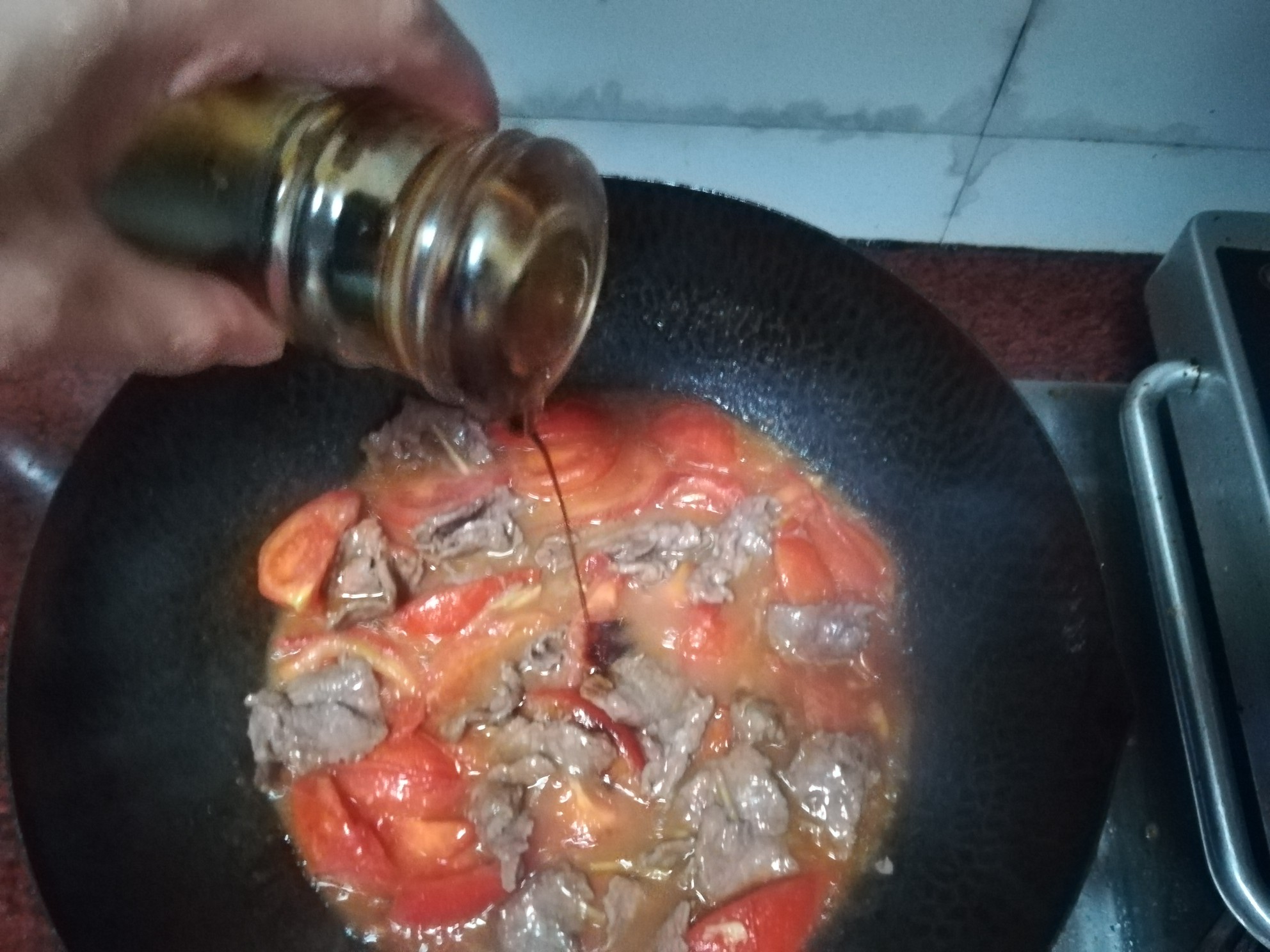 番茄炒牛肉的做法-家常味炒菜譜