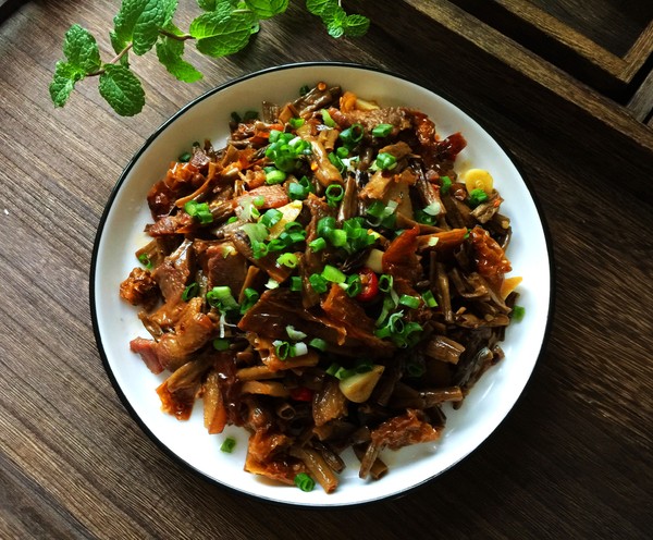 干豆角炒臘肉的做法-咸鮮味燉菜譜