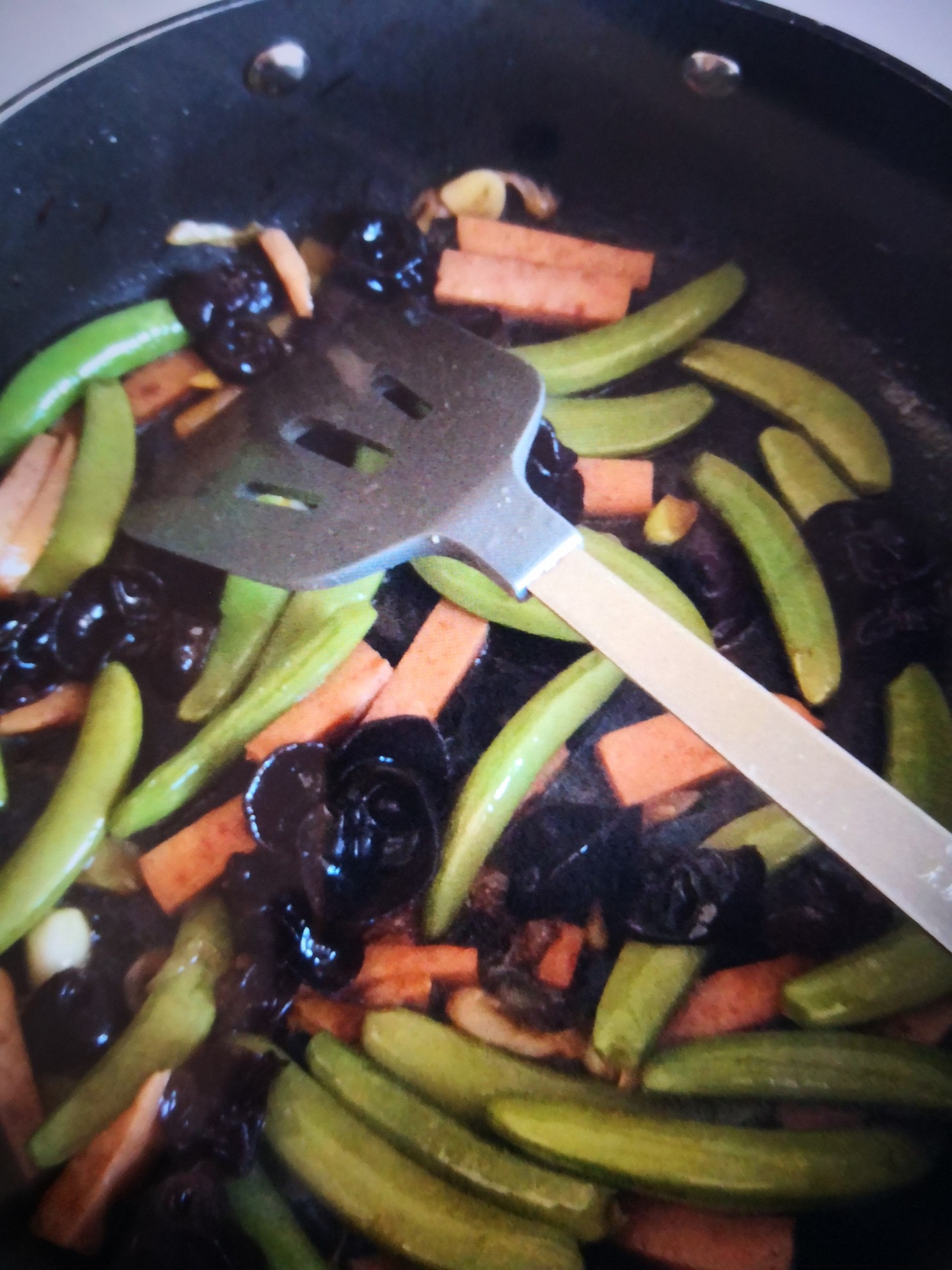 午餐肉炒甜蜜豆的做法-家常味炒菜譜