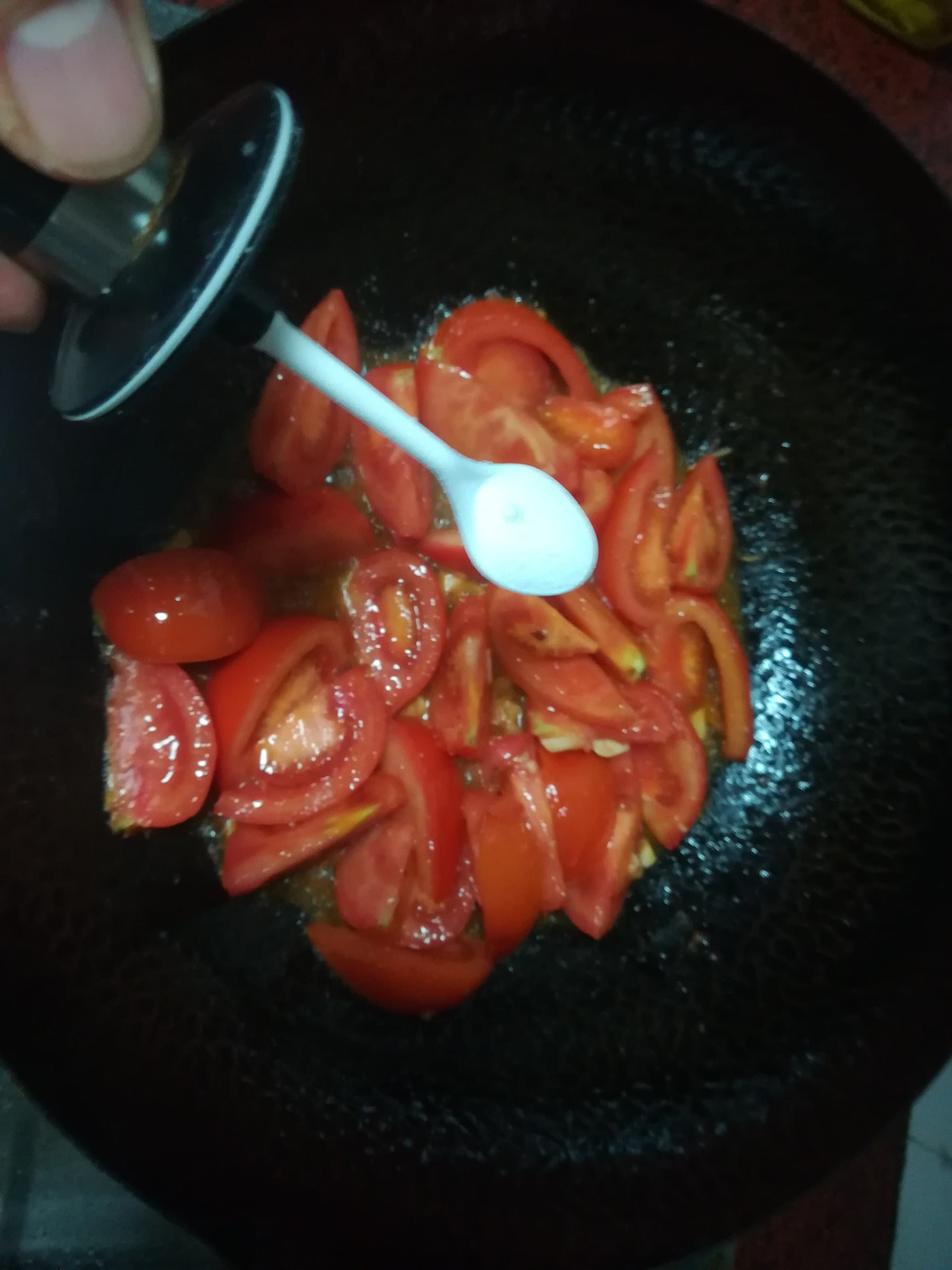 番茄炒牛肉的做法-家常味炒菜譜