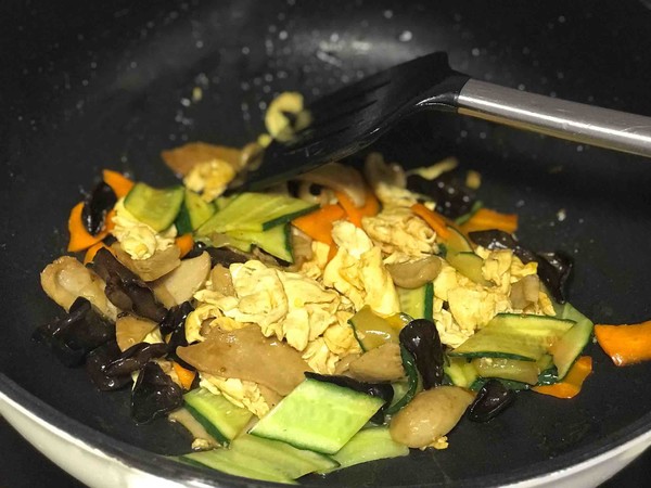 時(shí)蔬木須香腸的做法-家常味炒菜譜