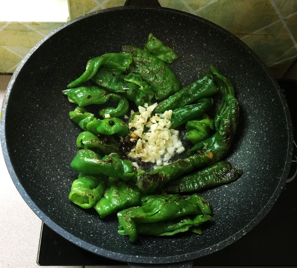 虎皮青椒的做法-酸辣味炒菜譜