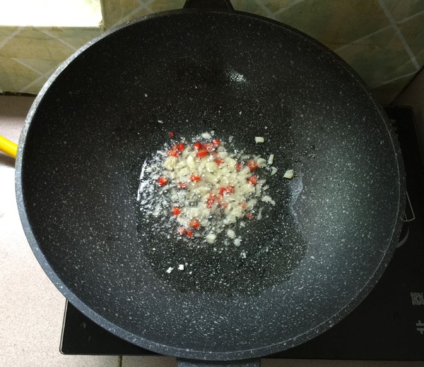 火腿肉炒豆角末的做法-家常味炒菜譜