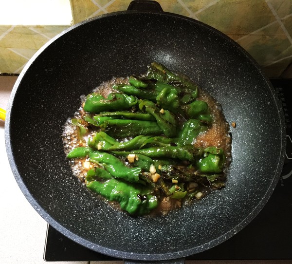 虎皮青椒的做法-酸辣味炒菜譜