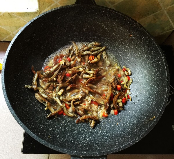 香辣小魚仔的做法-咸鮮味燒菜譜