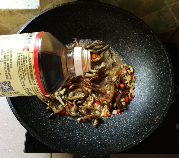 香辣小魚仔的做法-咸鮮味燒菜譜