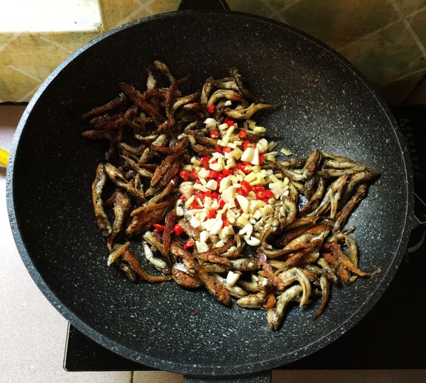 香辣小魚仔的做法-咸鮮味燒菜譜