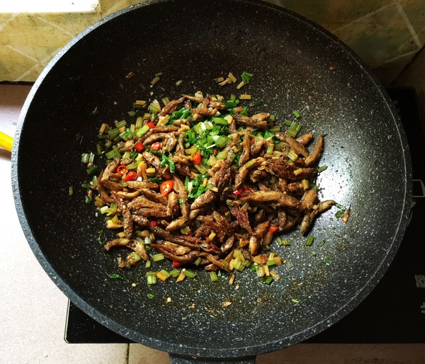 香辣小魚仔的做法-咸鮮味燒菜譜