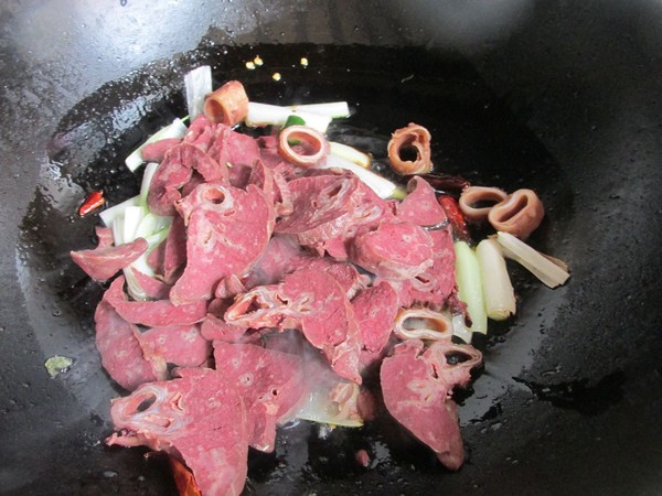 辣炒豬肺的做法-香辣味炒菜譜