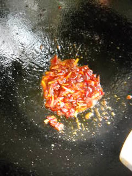 剁椒木耳燉鯽魚的做法-咸鮮味燒菜譜