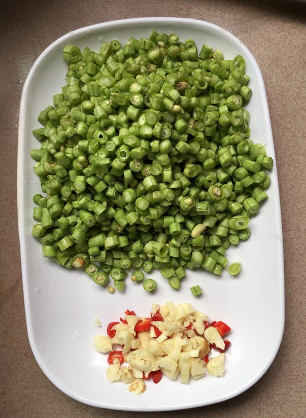 火腿肉炒豆角末的做法-家常味炒菜譜
