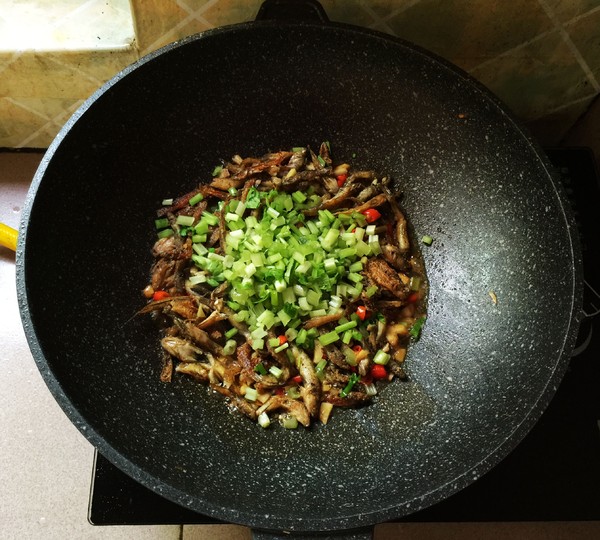 香辣小魚仔的做法-咸鮮味燒菜譜