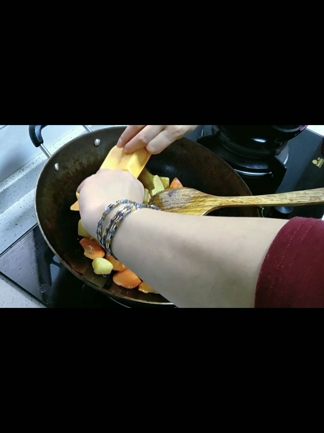 咖哩牛腩的做法-咖喱味燉菜譜