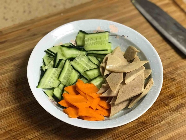 時(shí)蔬木須香腸的做法-家常味炒菜譜