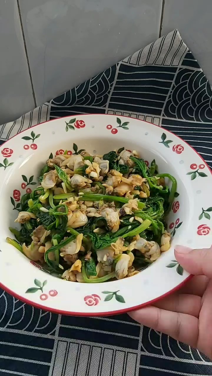 菠菜拌蛤蜊的做法-家常味拌菜譜
