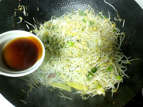 爆炒綠豆芽的做法-家常味炒菜譜