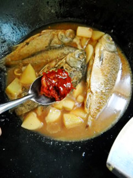 蘿卜燉鯽魚的做法-咸鮮味燉菜譜